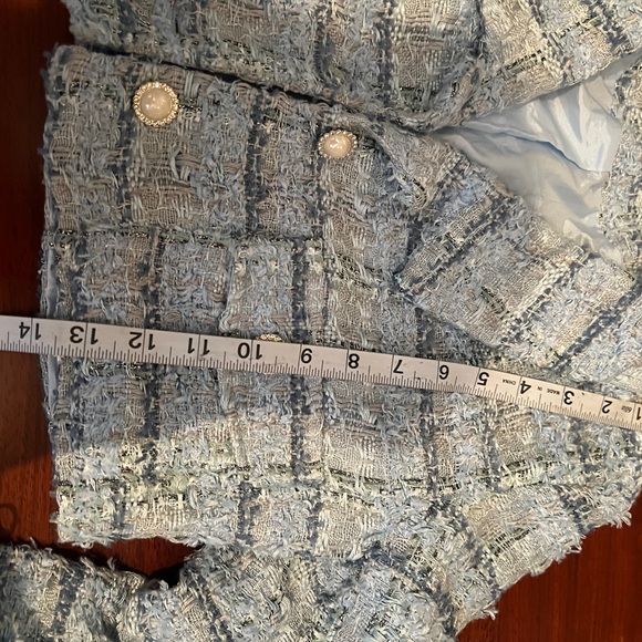 Chanel vibes light blue boucle cropped jacket with pearl buttons - Picture 5 of 15